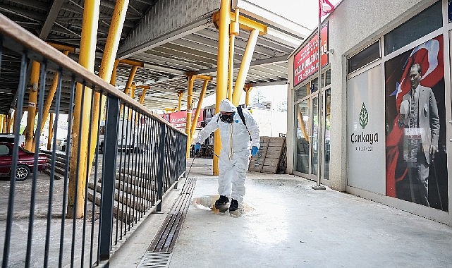 Çankaya’nın pazarlarında hijyen mesaisi Çankaya Belediyesi, vatandaşların haftalık sebze ve meyve ihtiyaçlarını karşıladığı, gıda
