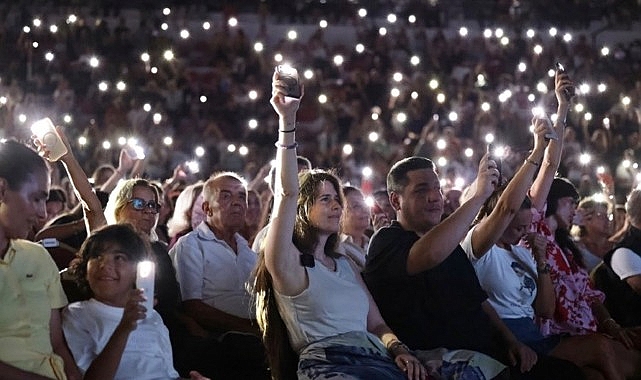 Çeşme Belediyesi tarafından düzenlenen Çeşme Festivali, 5-6 Eylül tarihlerinde gerçekleştirilen
