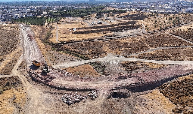 Seferihisar’da uzun süredir beklenen Çevreyolu Düzenleme Projesi hızla hayata geçiriliyor.