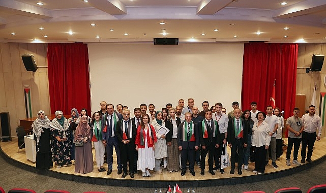 DEÜ’de Gazze İçin Bilim ve Akademik Dayanışma Buluşması Yükseköğretim Kurulu (YÖK) öncülüğünde “Gazze İçin Bilim Kafe” temasıyla yürütülen