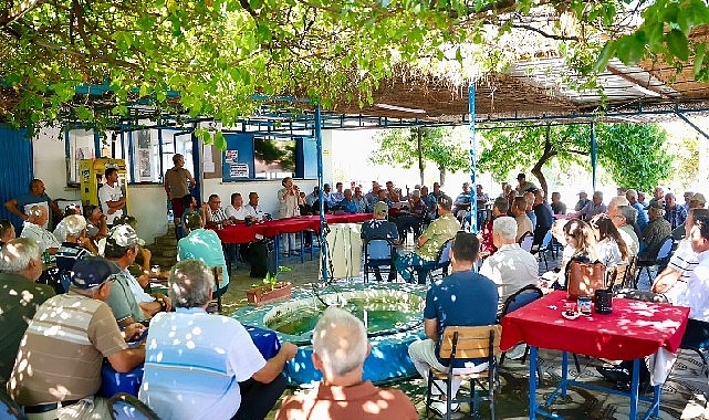 Didim Belediye Başkanı Hatice Gençay, Akköy’de zeytin üreticileriyle bir araya