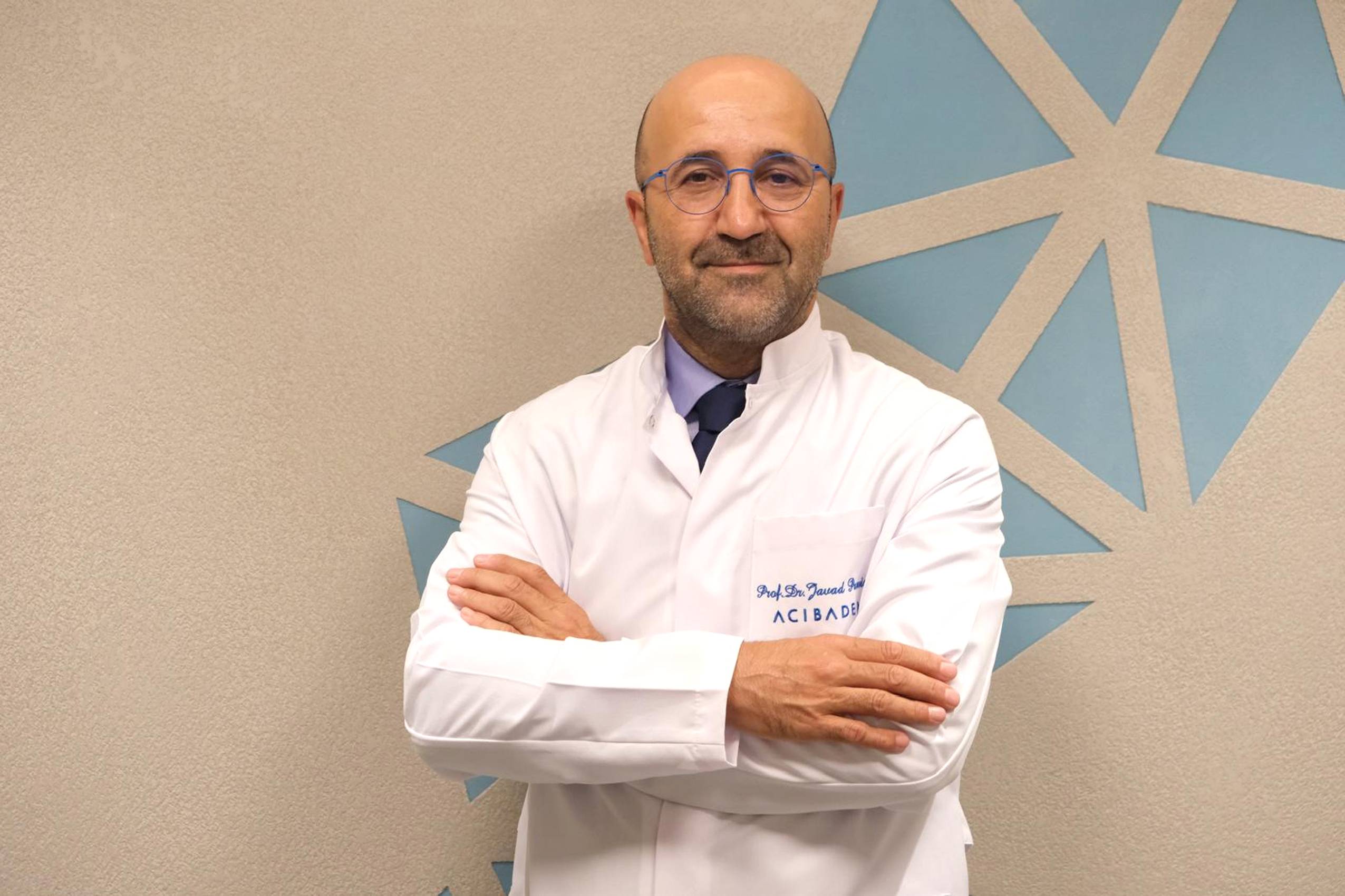 Diz ve Kalça Protezi Ameliyatı Nedir ? Geç Kalmak Ne Kadar Önemli ? Diz ve kalça kireçlenmesi, yaşam süresinin uzaması ve hareketsiz yaşam