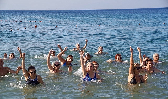 Dünya Barış Gününe denizde pilates ile başladılar Seferihisar Belediyesi, 1 Eylül Dünya Barış Günü’nde İztur-Sertur Mavi Bayraklı