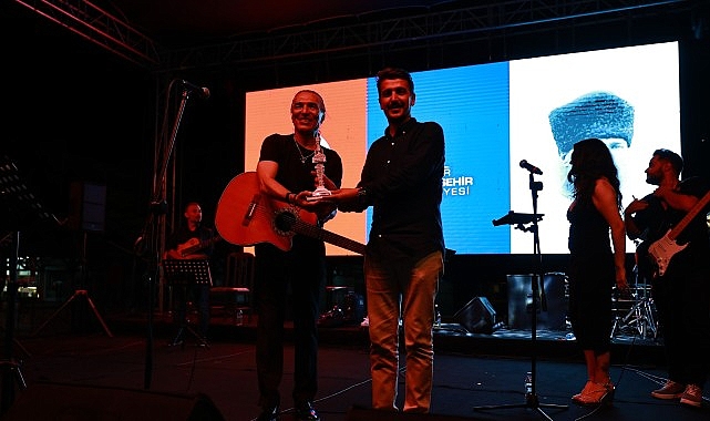 EFEST 2026 İkinci Gününde Kültür, Sanat ve Yetenek Dolu Bir Gün Efes Selçuk’un kurtuluşunun 104. yılı kapsamında düzenlenen kültür, sanat ve