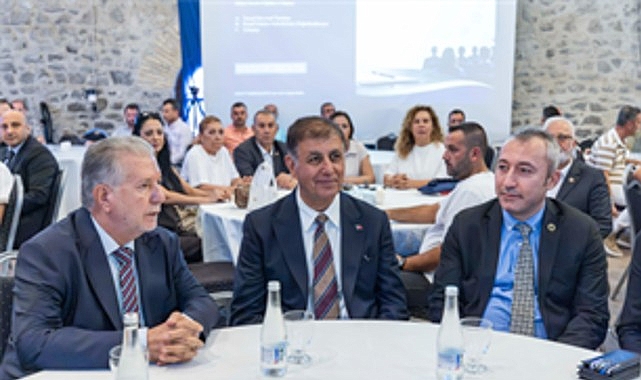 Ruhsat Süreçleri Eğitimi ve Çalıştayı’nda konuşan İzmir Büyükşehir Belediye Başkanı
