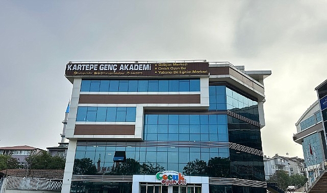 Genç Akademi’de Yeni Dönem Kayıtları Başlıyor Kartepe Belediyesi’nin gençlere yönelik eğitim, sanat ve kişisel gelişim çalışmalarını
