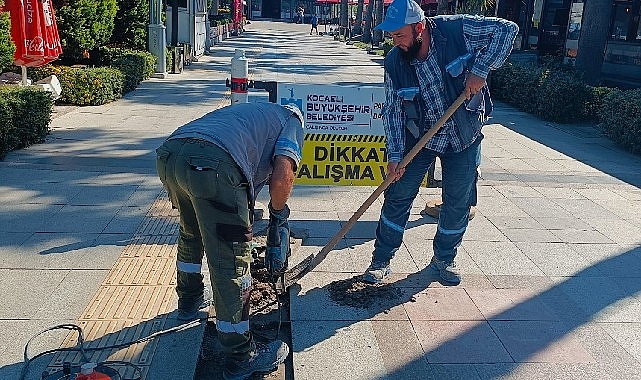 Kocaeli Büyükşehir Belediyesi, kent genelindeki yaya alanlarında vatandaşların daha güvenli
