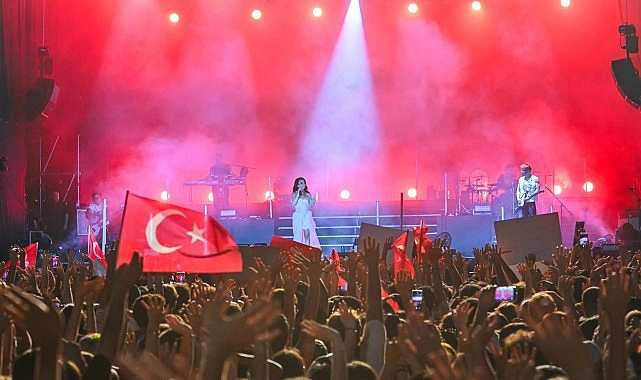 İzmir’in 104’üncü kurtuluş yıl dönümünün heyecanı İzmir Enternasyonal Fuarı’na da