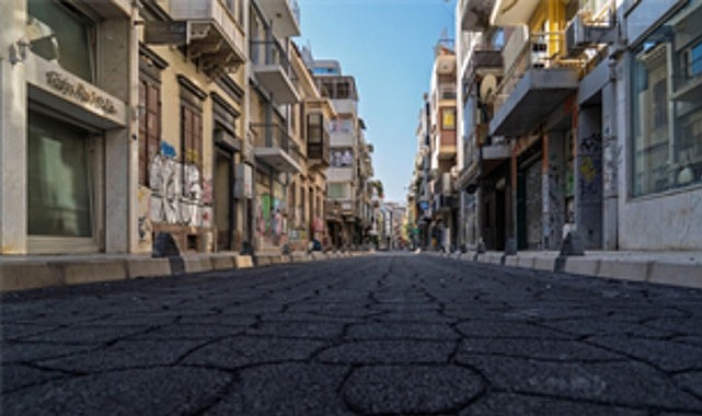İkinci Kordon’da yenileme tamamlandı İzmir Büyükşehir Belediyesi, İkinci Kordon olarak bilinen Cumhuriyet Bulvarı’nda altyapı