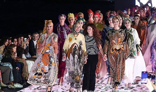 Moda dünyasının merakla beklediği İmannoor Moda Resitali, Galataport İstanbul’da görkemli