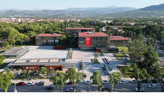 İnegöl Belediyesi’nden 1650 Öğrenciye 3.3 Milyon TL’lik Kırtasiye Desteği İnegöl Belediyesi, yeni eğitim öğretim yılı öncesinde ihtiyaç sahibi 1.650