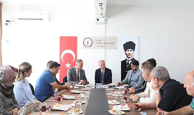 İnegöl Belediyesi’nden Mediha Hayri Çelik Fen Lisesi’ne Semt Sahası İnegöl Belediyesi, okul idaresi ve öğrencilerin talepleri doğrultusunda Mediha Hayri