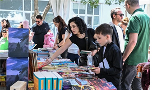 İZKİTAP – 8. İzmir Kitap Fuarı açılıyor İzmir, dokuz gün boyunca kitap, edebiyat ve kültürle buluşmaya hazırlanıyor.