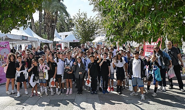 İZKİTAP’ta edebiyat ve kitaplarla dolu buluşmalar sürüyor İZKİTAP – 8. İzmir Kitap Fuarı’nın beşinci gününde Kültürpark, farklı
