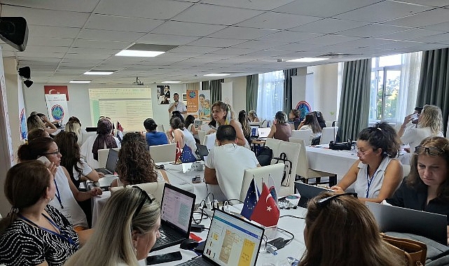 İzmir’de Erasmus+ Okul Eğitimi Akreditasyonu Deneyim Paylaşım Çalıştayı Gerçekleştirildi İzmir İl Millî Eğitim Müdürlüğü tarafından yürütülen Erasmus+ Okul Eğitimi