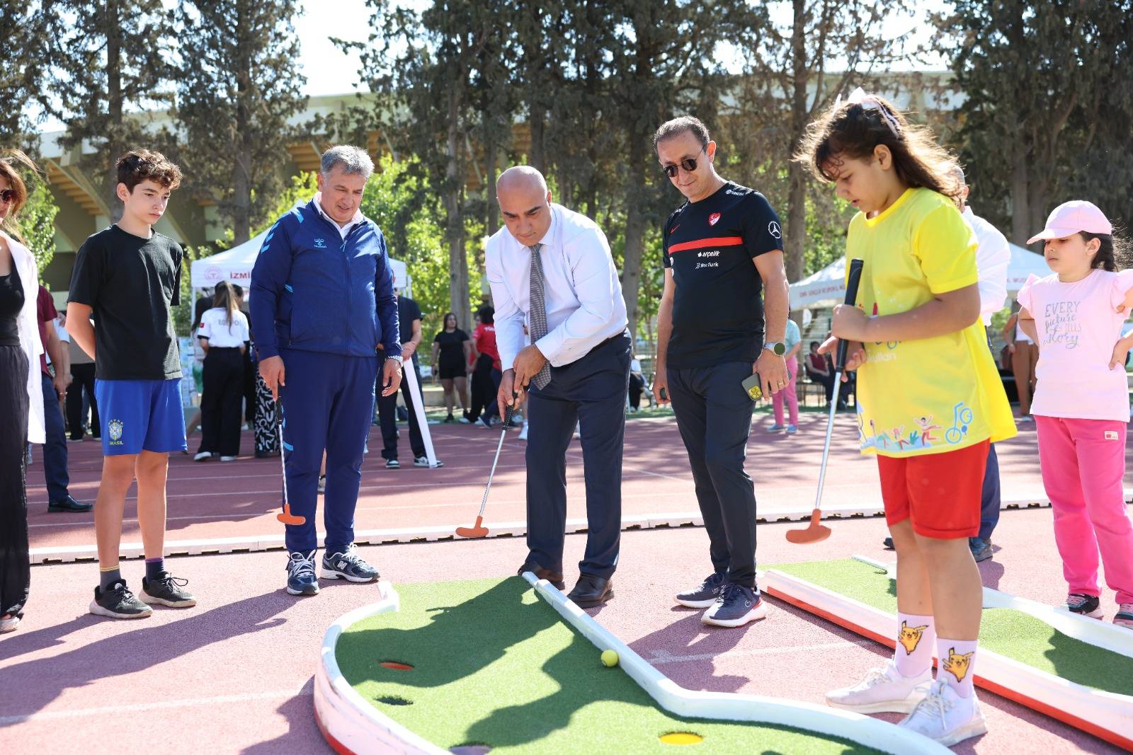İzmir’de “Sağlıklı Çocuk, Sağlıklı Gelecek” İçin Spor Şenliği İzmir’de 3-9 Eylül Halk Sağlığı Haftası kapsamında, çocukların sağlıklı yaşam