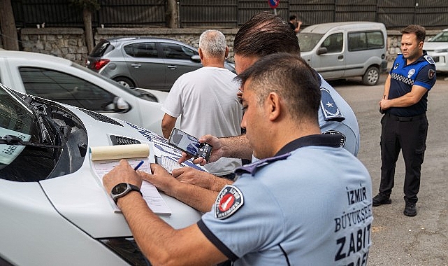 İzmir’de servislerde öğrenci güvenliği için sıkı denetim İzmir Büyükşehir Belediyesi, yeni eğitim öğretim yılının başlamasıyla birlikte okul