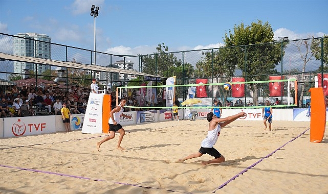 Kadıköy’de Plaj Voleybolu Heyecanı Sona Erdi Kadıköy Belediyesi ve Türkiye Voleybol Federasyonu (TVF) iş birliğiyle düzenlenen