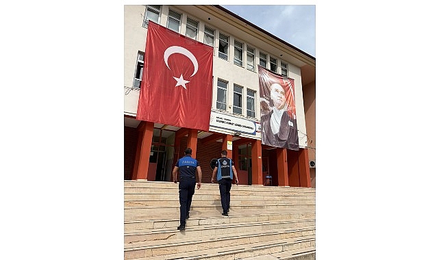 Kandıra’da Okul Kantinlerine Zabıta Denetimi Kandıra Belediyesi Zabıta Müdürlüğü ekipleri, yeni eğitim öğretim döneminin başlamasıyla
