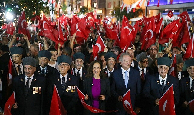 İzmir’in düşman işgalinden kurtuluşunun 104. yıl dönümü, Karşıyaka’da muhteşem bir