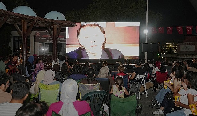 Keçiören Belediyesi tarafından düzenlenen Açık Hava Sinema Günleri, Türk sinemasının unutulmaz
