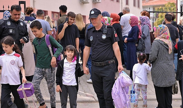 Keçiören Belediyesi Zabıta Müdürlüğü ekipleri, yeni eğitim öğretim yılının başlamasıyla