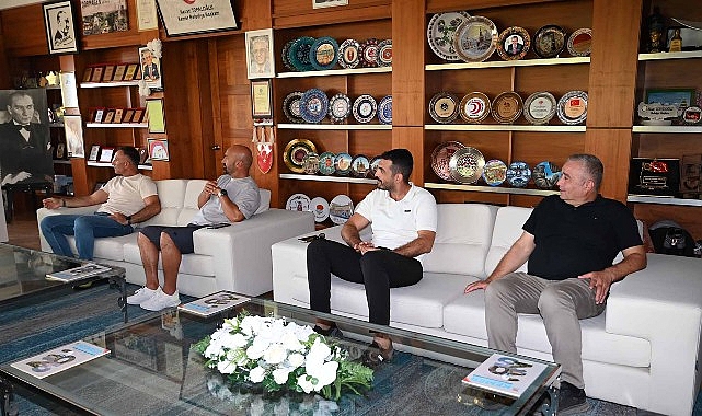 Kemer Su Sporları Derneği’nden Başkan Topaloğlu’na ziyaret Kemer Su Sporları Dernek Başkanı Erkan Doğan ve derneğin yönetim