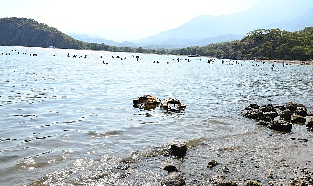 Kemer’de 575 metrelik deniz bariyeri takıldı Antalya Valiliği ve Antalya Mavi Akdeniz İnisiyatifi iş birliğiyle Phaselis