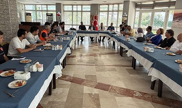 Kemer’de afet koordinasyon toplantısı Kemer Kaymakamı Ahmet Solmaz başkanlığında, ilçede meydana gelebilecek olası afet