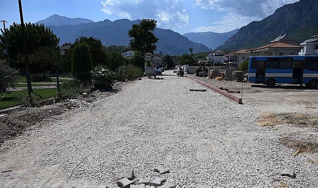 Kemer’de altyapı çalışmaları Kemer Belediyesi Fen İşleri Müdürlüğü ekipleri, Yeni Mahalle 402 sokakta
