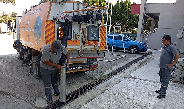 Kemer’de okul bahçelerinde yeni eğitim yılı öncesi temizlik çalışması Kemer Belediyesi Temizlik İşleri Müdürlüğü ekipleri, 2026-2027 eğitim ve öğretim