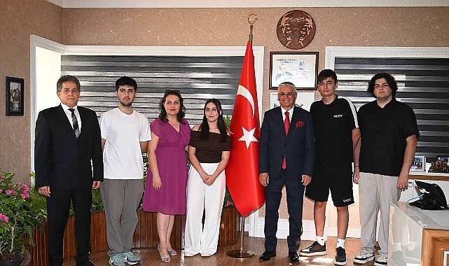 Kemer’de ücretsiz eğitimle üniversite başarısı Kemer Belediye Başkanı Necati Topaloğlu’nun “Eğitim varsa Gelecek var” projesi