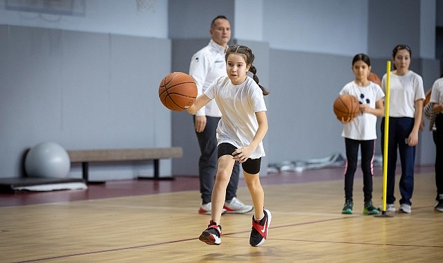 Konak Belediyesi’nin Kış Spor Okullarında kayıt heyecanı devam ediyor Konak Belediyesi’nin her yaştan vatandaşı sporla buluşturan Spor Okullarında yeni