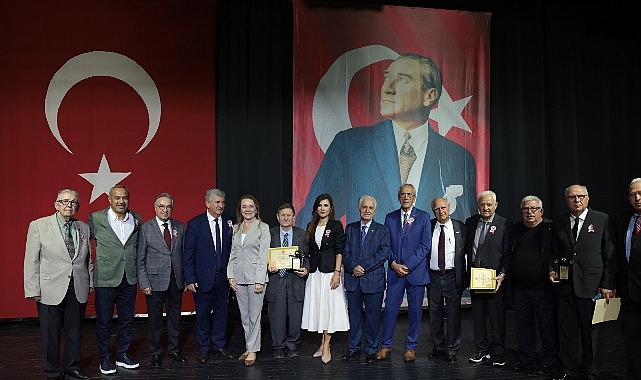 Konak’ta sporun emektarlarına vefa gecesi TÜRFAD İzmir Şubesi’nin Konak Belediyesi’nin katkılarıyla bu yıl 27.’sini düzenlediği