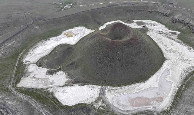 Konya Büyükşehir’den “Konya Karapınar Jeopark Fotoğraf Yarışması” Konya Büyükşehir Belediyesi, Konya Karapınar Jeoparkı’nın sahip olduğu doğal, jeolojik