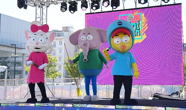 Kral Şakir’in yaratıcısı Varol Yaşaroğlu, festival süresince 2 bin kitaba