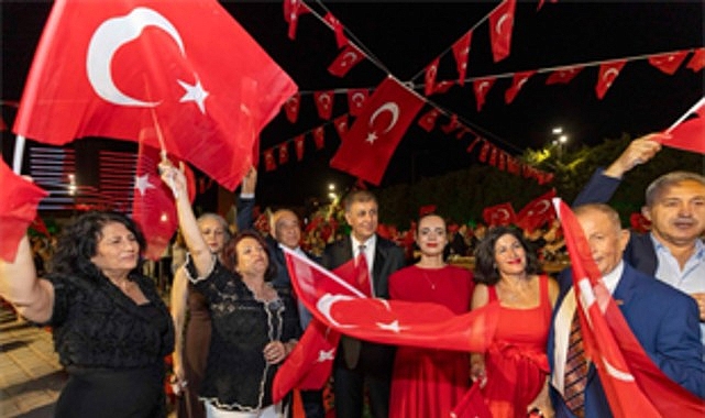 Kurtuluşun 104’üncü yıl coşkusu 9 Eylül Resepsiyonu ile başladı İzmir’in kurtuluşunun 104’üncü yıl dönümü kutlamaları kapsamında İzmir Büyükşehir Belediye