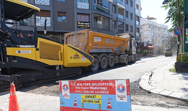 Maltepe’de asfalt çalışması tüm hızıyla sürüyor Maltepe Belediyesi’nin ilçe genelinde yürüttüğü yol yenileme çalışmaları, İdealtepe’de gerçekleştirilen