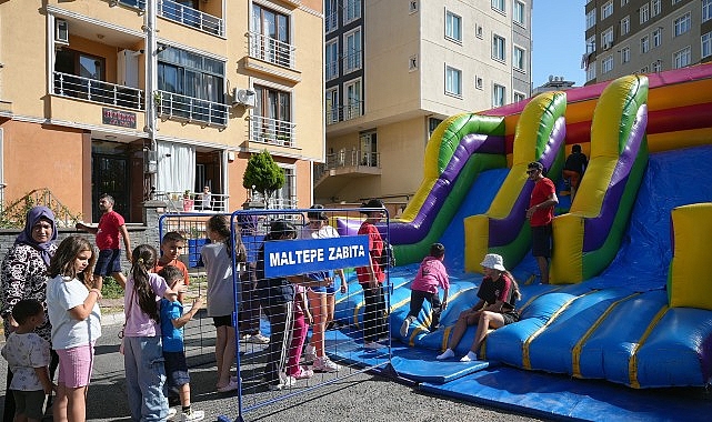Maltepe’de spor ve oyun şöleni’nin yeni durağı Zümrütevler oldu Maltepe Belediyesi’nin yeni eğitim-öğretim yılı öncesinde çocukları ve gençleri ekrandan