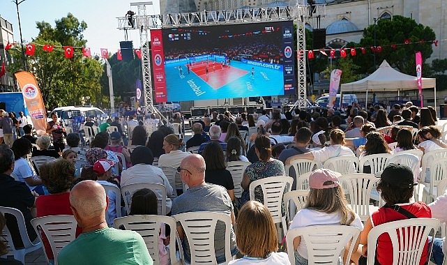 Maltepeliler “Filenin Sultanları”nı dev ekranda izlediler A Milli Kadın Voleybol Takımı'nın 2026 CEV Avrupa Şampiyonası finale