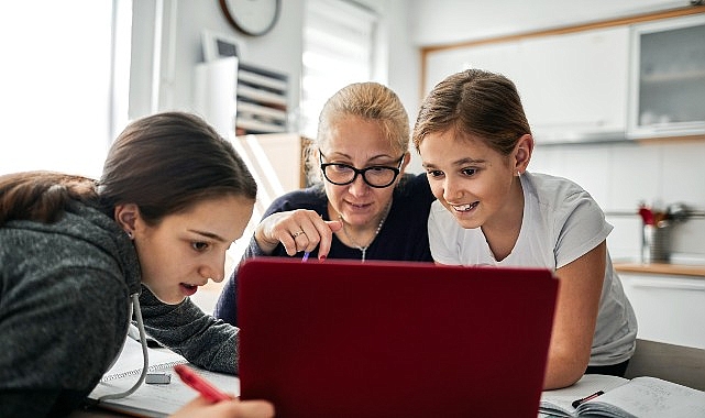 Microsoft, yeni eğitim öğretim yılı başlarken öğrencilerin çevrimiçi güvenliğine yönelik önemli ipuçları paylaştı Uzmanlar, hibrit eğitim modelinde öğrencilerin çevrimiçi güvenliğinin, öğrenmenin nerede veya