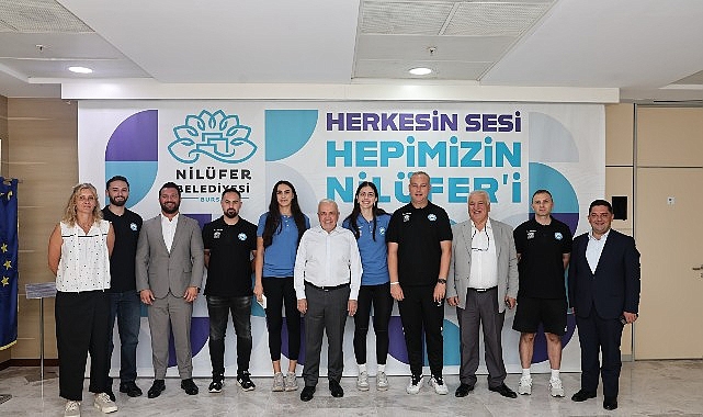 Nilüfer Belediyesporlu milli sporculara Başkan Şadi Özdemir’den tebrik Nilüfer Belediye Başkanı Şadi Özdemir, Nilüfer Belediyespor Eker Voleybol Takımı’nda