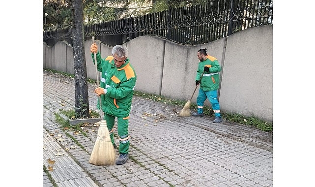 Osmangazi’de Temizlik Çalışmaları Aralıksız Sürüyor Osmangazi Belediyesi, temizlik hizmetlerini ilçenin ihtiyaçları doğrultusunda kesintisiz şekilde sürdürerek,