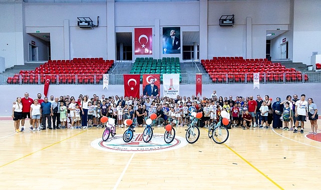 Sokak Senin Mahalle Olimpiyatları’na muhteşem final! Karşıyaka Belediyesi tarafından çocukları sporla buluşturmak ve mahallelerdeki sosyal dayanışmayı