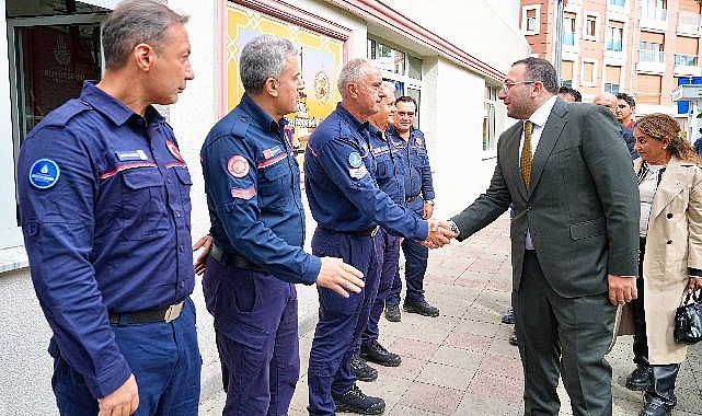 İtfaiye Haftası dolayısıyla Üsküdar İtfaiye İstasyonu’nu ziyaret eden Üsküdar Belediyesi