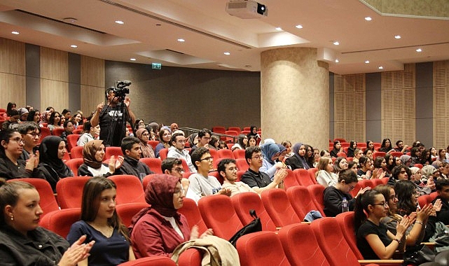 Üsküdar Üniversitesi’nde ilk ders bağımlılıkla mücadele oldu! Üsküdar Üniversitesi Adli Kimya ve Adli Toksikoloji Anabilim Dalı Başkanı