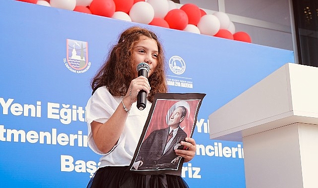 Üsküdar’da Yeni Eğitim Döneminin İlk Ders Zili Çaldı Üsküdar Belediye Başkan Vekili Dündar Ziya Gültekin: “Belediyemizin, makamımızın kapısı
