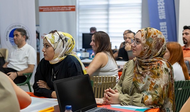 Yenişehir Belediyesi yapay zekâyı sınıflara taşıyor Yapay zekâ teknolojilerinin eğitim hayatındaki etkisi her geçen gün artarken,