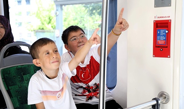 Yolculuk kurallarını sevdirerek öğretiyorlar Kocaeli Büyükşehir Belediyesi, toplu ulaşımda güvenli ve konforlu yolculuk bilincini