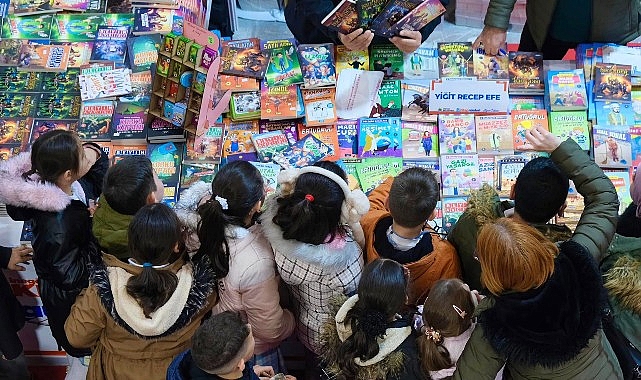 İnegöl Belediyesi’nin bu yıl 10’uncusunu düzenlediği İnegöl Kitap Günleri için